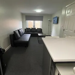 Hosted By Ryan - 1 Bedroom Apartment