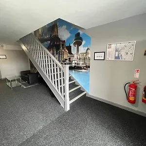 Hosted By Ryan - 2 Bedroom Apartment