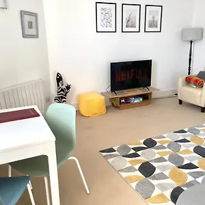 https://seaview-family-apartment-free-parking-and-gym-by-beach.bournemouth-hotels.org