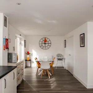 https://the-cavern-fun-stylish-music-inspired-four-bed-house.bournemouth-hotels.org